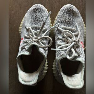 like new yeezy sneakers